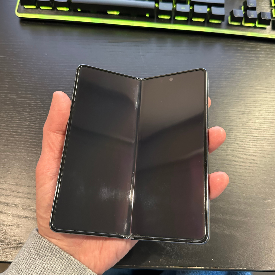 Galaxy Zfold 4  **Liquidation**