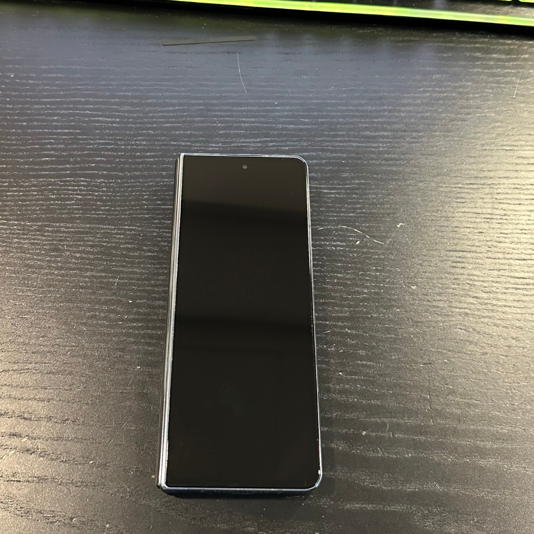 Galaxy Zfold 4  **Liquidation**
