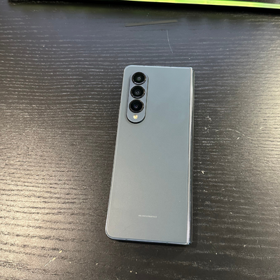 Galaxy Zfold 4  **Liquidation**