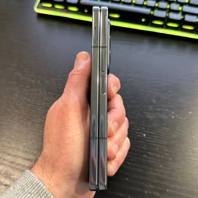 Galaxy Zfold 4  **Liquidation**