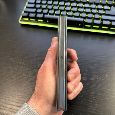 Galaxy Zfold 4  **Liquidation**